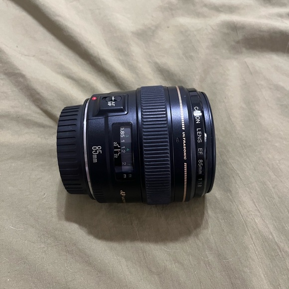 85mm EF 1: 1.8 - Picture 1 of 5